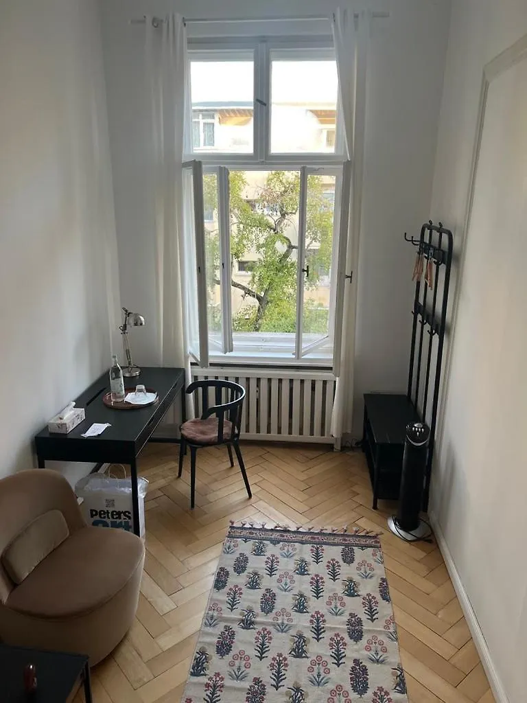 Schoenes Privatzimmer In Charlottenburg Berlin 0*,  Tyskland