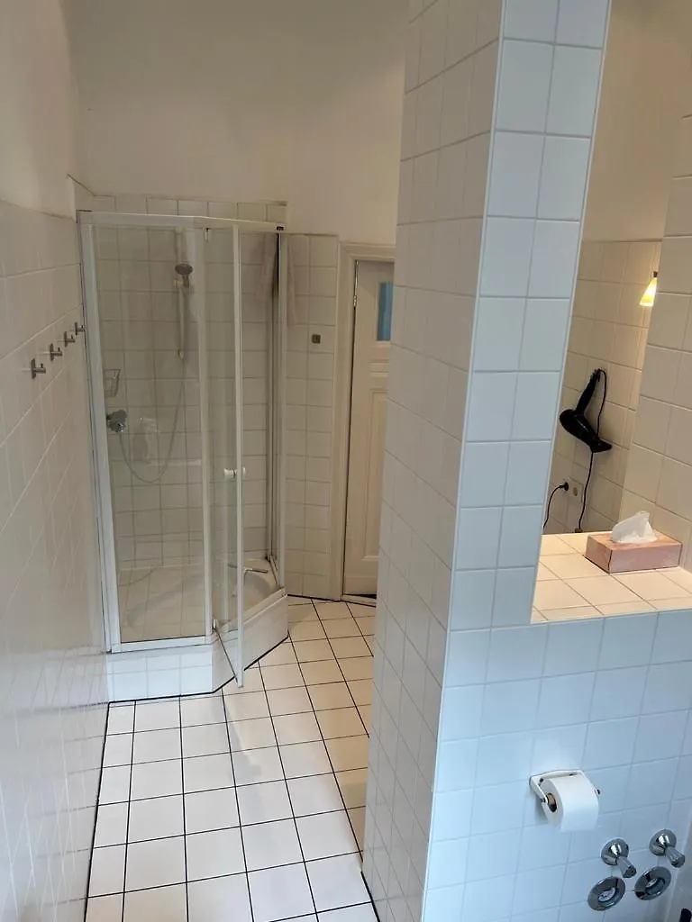 Schoenes Privatzimmer In Charlottenburg Berlin 0*,  Tyskland